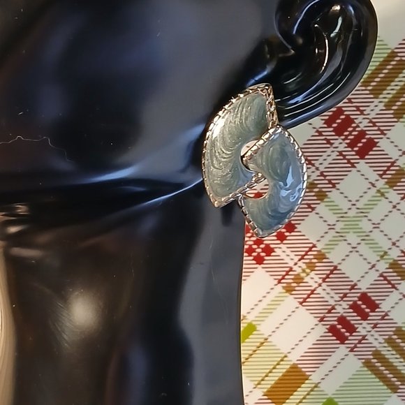 1980s Vintage Retro Shimmering Green/Blue/Gray Enamel Pierced Earrings #35W - Picture 7 of 14